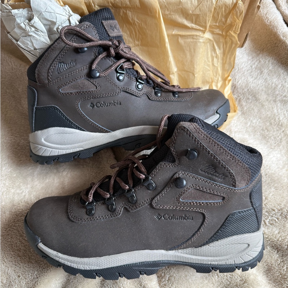 Columbia Women’s Newton Ridge Hiking Boots